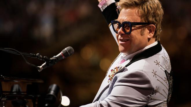 Elton John donnera son ultime concert français en juin 2022 à la Paris La Défense Arena