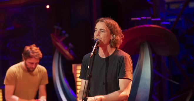 Ben Mazué envoûte la scène du Virgin Radio Live à Disneyland Paris ! (VIDEOS)