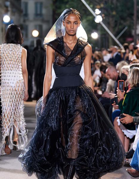 Alaïa : que penser de la première collection de Pieter Mulier ?