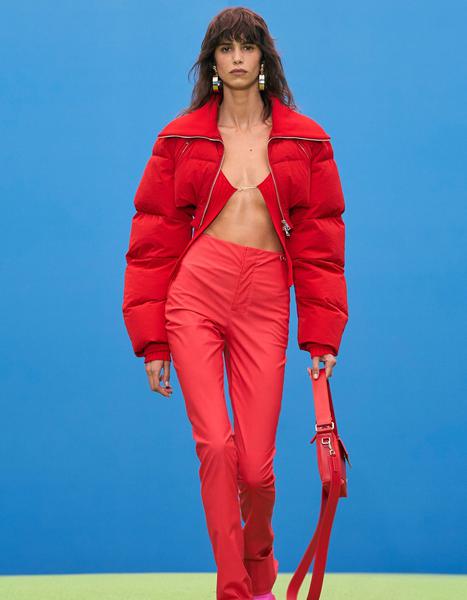 Défilés : La mode des shows extravagants appartient-elle au passé ?