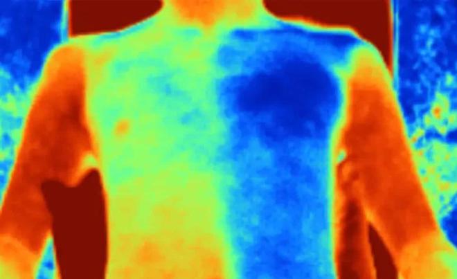 Un tissu intelligent réémet la chaleur absorbée pour garder son porteur au frais au Soleil