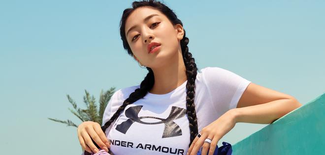 Jihyo (TWICE) pose pour COSMOPOLITAN KOREA