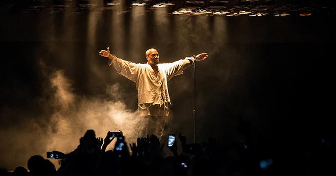 Kanye West performe "Donda" lors d’une écoute dans un stade d’Atlanta complet