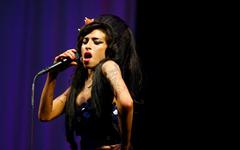 Amy Winehouse : dix ans après sa mort tragique, sa famille lui rend hommage dans un documentaire