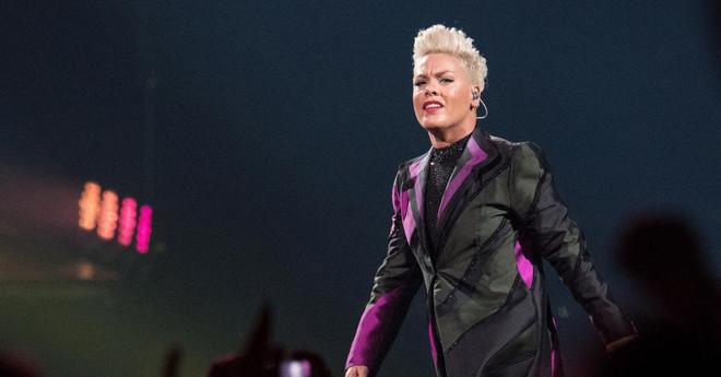 Clara Luciani enfant, Pink en colère contre la fédération de Handball et Julien Doré répond aux haters... Virgin Radio fait le tour des réseaux sociaux !