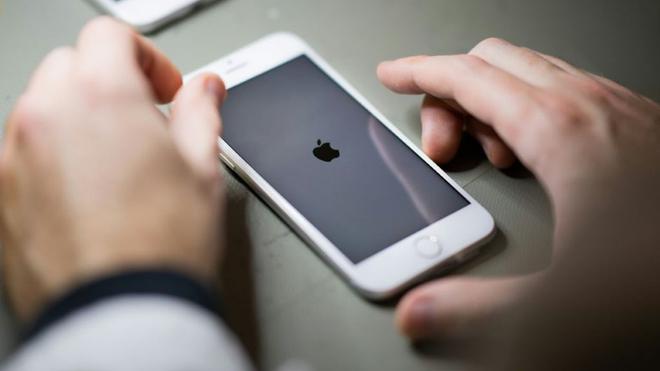 Abus sexuels sur enfants: Apple veut “scanner” les iPhone, iPad et iCloud et suscite des craintes pour la vie privée – RTBF