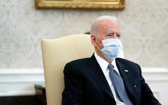 Joe Biden est un « dirigeant faible », disent la majorité des Américains, qui le voient chuter dans les sondages