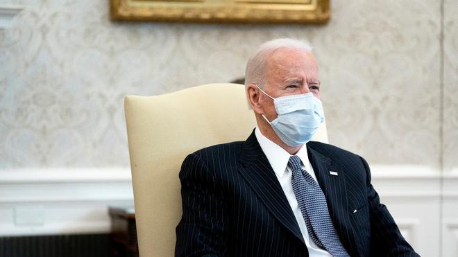 Joe Biden est un « dirigeant faible », disent la majorité des Américains, qui le voient chuter dans les sondages