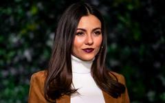 Netflix : Adam Demos (Sex/Life) et Victoria Justice bientôt réunis dans une comédie romantique