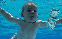 Nirvana : trente ans après, le bébé nu sur la pochette de "Nevermind" attaque le groupe en justice