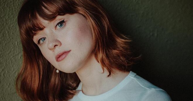 Maisie Peters : Sa collaboration avec Ed Sheeran, son premier album, Taylor Swift ... Elle se confie à melty (EXCLU)