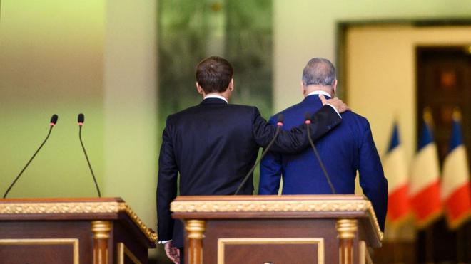 Emmanuel Macron en Irak pour un sommet sous le signe de la crise afghane