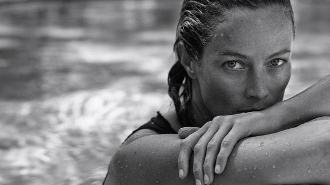 Thé sencha, ashwagandha et chocolat : les meilleurs conseils de Carolyn Murphy pour une peau healthy