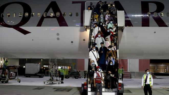 Afghanistan : 49 Français et leurs familles évacués de Kaboul au Qatar