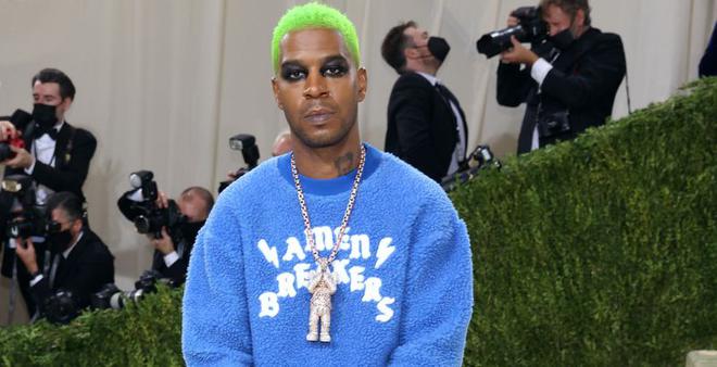 Kid Cudi portait un collier à 1.6 millions de dollars au Met Gala