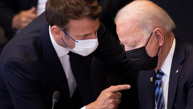 Sous-marins : un échange prévu entre Emmanuel Macron et Joe Biden