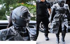 Kim Kardashian enflamme la toile en portant une tenue en cuir de la tête aux pieds à la Fashion Week-(photos)