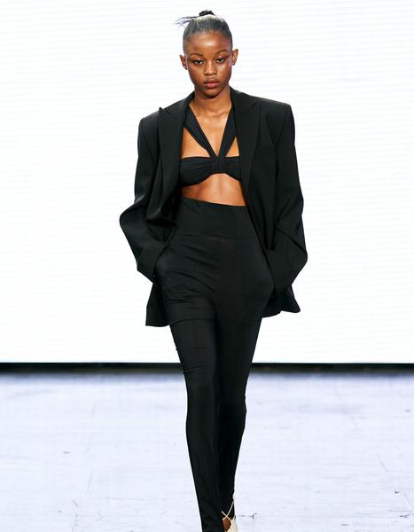 Fashion Week de Londres : le premier défilé de Nensi Dojoka