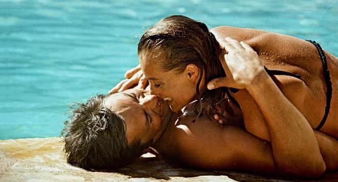 Sexe et soleil : « La Piscine » nage dans le succès à New York
