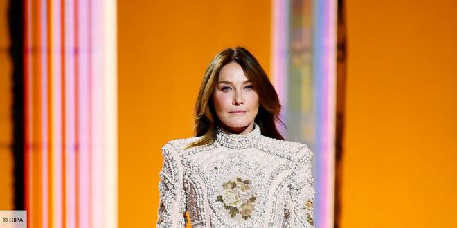 Carla Bruni-Sarkozy : son retour surprise durant la Fashion Week (VIDEO)