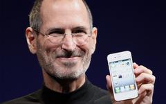 Voilà pourquoi Steve Jobs jetait son iPhone au sol devant les journalistes