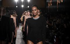Cindy Bruna, Taylor Hill et Constance Jablonski illuminent le défilé Messika Haute Joaillerie