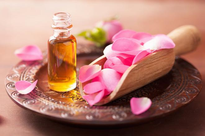 Top 4 des huiles essentielles anti-âge les plus efficaces et comment les utiliser