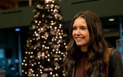 Netflix dévoile les premières images de sa comédie de Noël avec Nina Dobrev et Darren Barnet