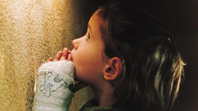 (Re)Voir « Ponette » : Des questionnements d’adultes dans un corps d’enfant