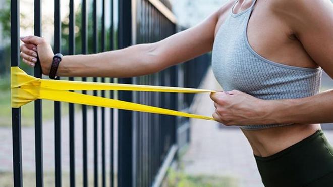 Le guide complet du tirage horizontal avec élastique