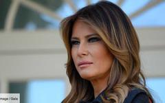 « Pantoufles et robe de chambre » : Melania Trump, une First Lady « attachée à son confort »