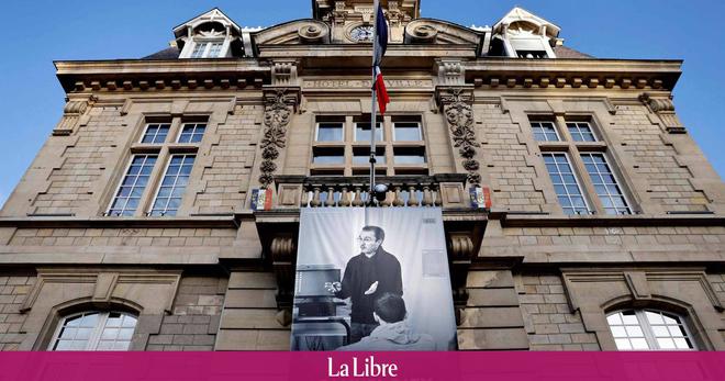 Hommage à Samuel Paty dans sa ville, son collège et à l'Elysée