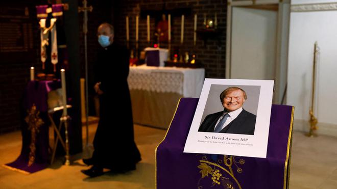 Royaume-Uni : poignardé à plusieurs reprises, un député conservateur est mort