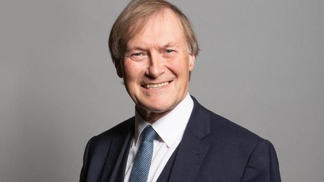 Député britannique poignardé : qui était David Amess, "Brexiter" convaincu réputé pour sa gentillesse ?