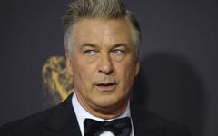 L’acteur Alec Baldwin tue une femme par balle sur le tournage d’un western