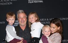 Halyna Hutchins tuée par Alec Baldwin : qui est l'acteur américain relancé par le petit écran ?