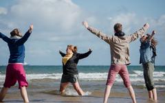 Cours de sophro les pieds dans l’eau à Courseulles