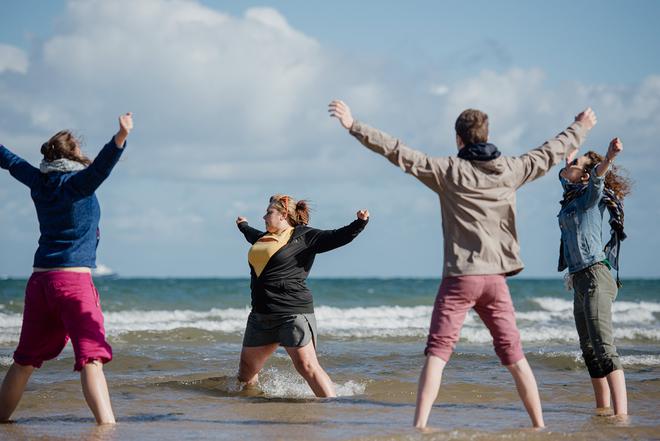 Cours de sophro les pieds dans l’eau à Courseulles