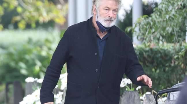 Tir mortel d’Alec Baldwin : « Il y avait une chance sur mille milliards que ça se produise », déclare l’acteur