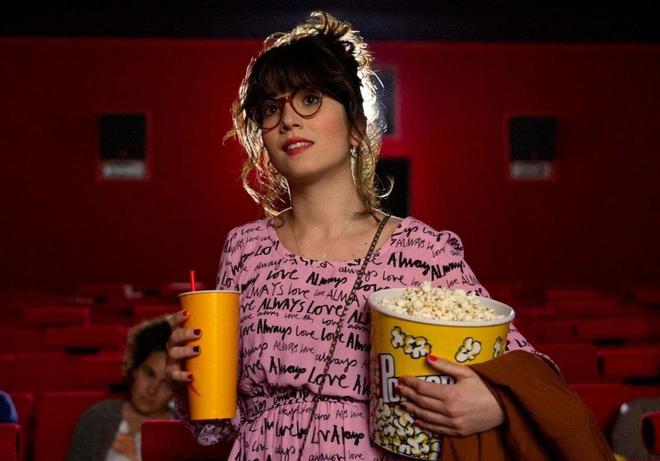 Panoplie mode : dans le vestiaire coloré d'Alice Bassi de la série " Guide astrologique des coeurs brisés "