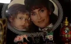 Julie Pietri dans son appartement parisien
