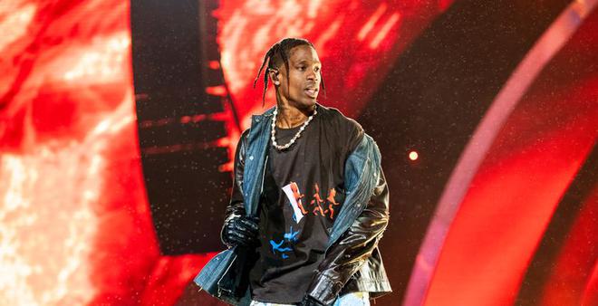 Travis Scott et Drake poursuivis en justice suite au festival Astroworld qui a causé 8 morts