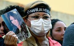 Brésil : une foule immense réunie en hommage à la chanteuse Marilia Mendonça, décédée à 26 ans