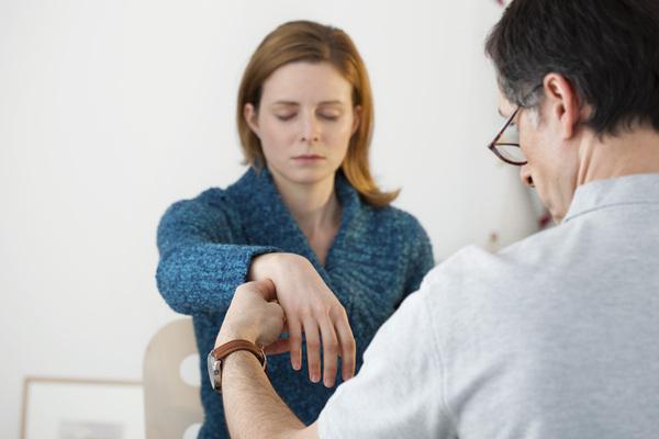L’hypnose : concept, déroulement et avantages