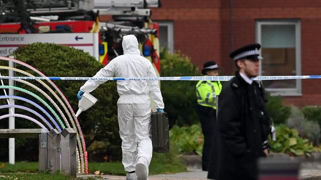 Une enquête antiterroriste ouverte après l'explosion mortelle d'un véhicule devant un hôpital de Liverpool