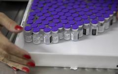Pfizer, BioNTech et Moderna engrangent plus de 1.000 dollars de profits par seconde