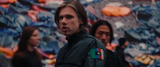 « L’odeur de l’essence » : le Normand Orelsan dévoile un nouveau clip explosif et affole la toile