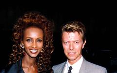 “Love Memoir”: Iman lance un premier parfum célébrant son histoire avec David Bowie