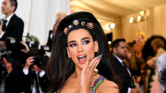 Dua Lipa, nouvelle gourou lifestyle ? Pour Vogue, elle partage ses adresses préférées