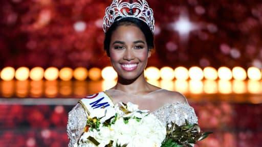 Clémence Botino, en Israël pour l'élection de Miss Univers, a été testée positive au Covid-19